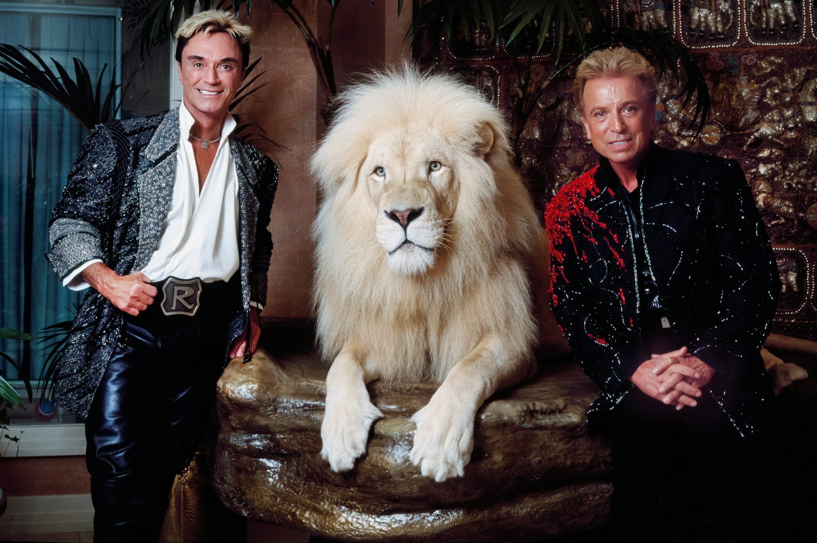 Las Vegas’s headlining illusionists Siegfried & Roy along with one of their performing white lion