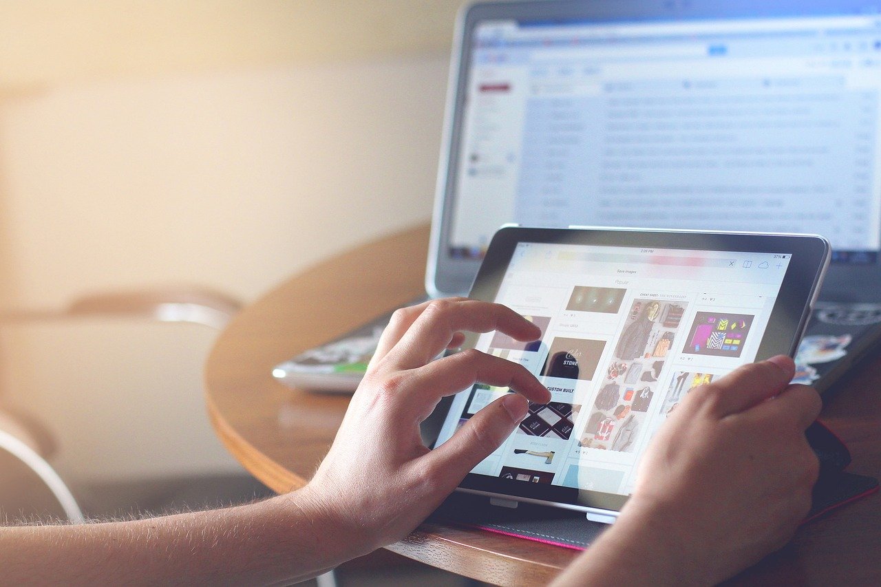Technology and Communication: New Frontiers (image credits: pixabay)