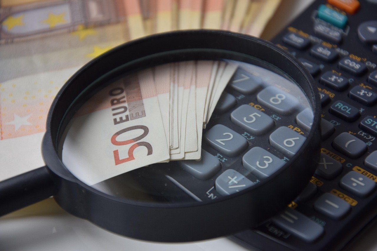 Checking for Hidden Costs (image credits: pixabay)