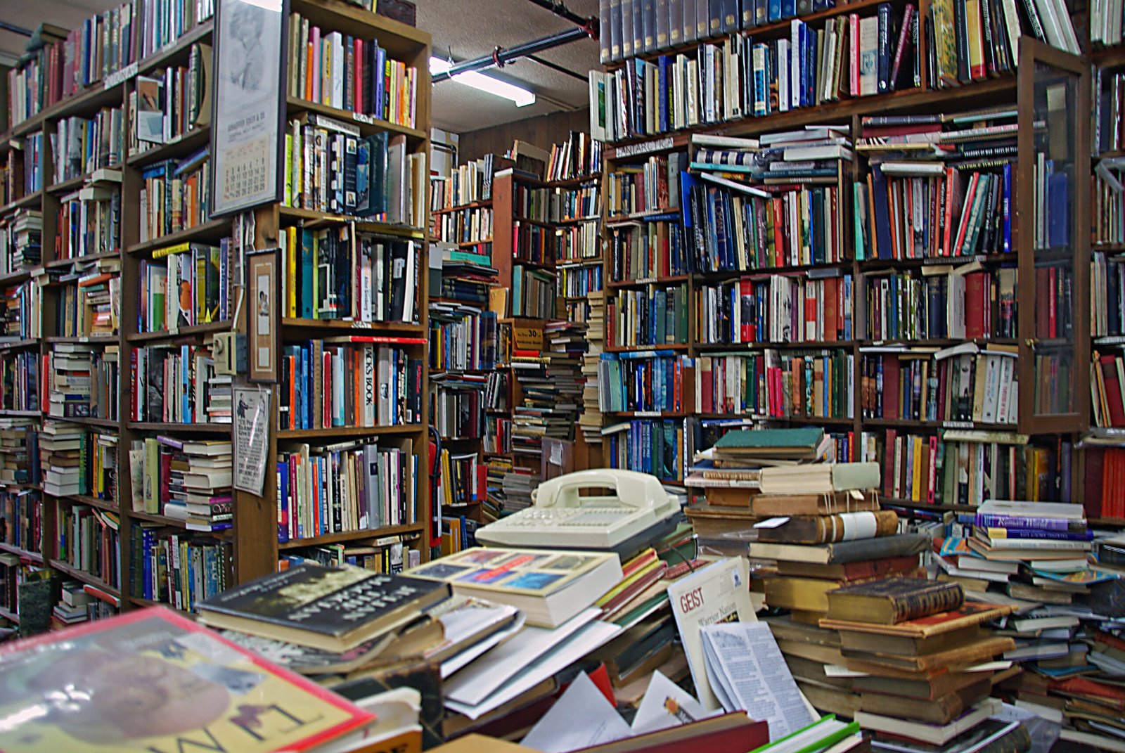 11. Cluttered Spaces (image credits: wikimedia)