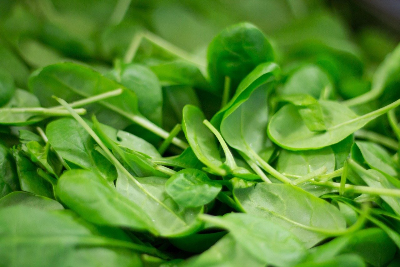 20. Spinach: A Leafy Green with Potential Risks (image credits: pixabay)