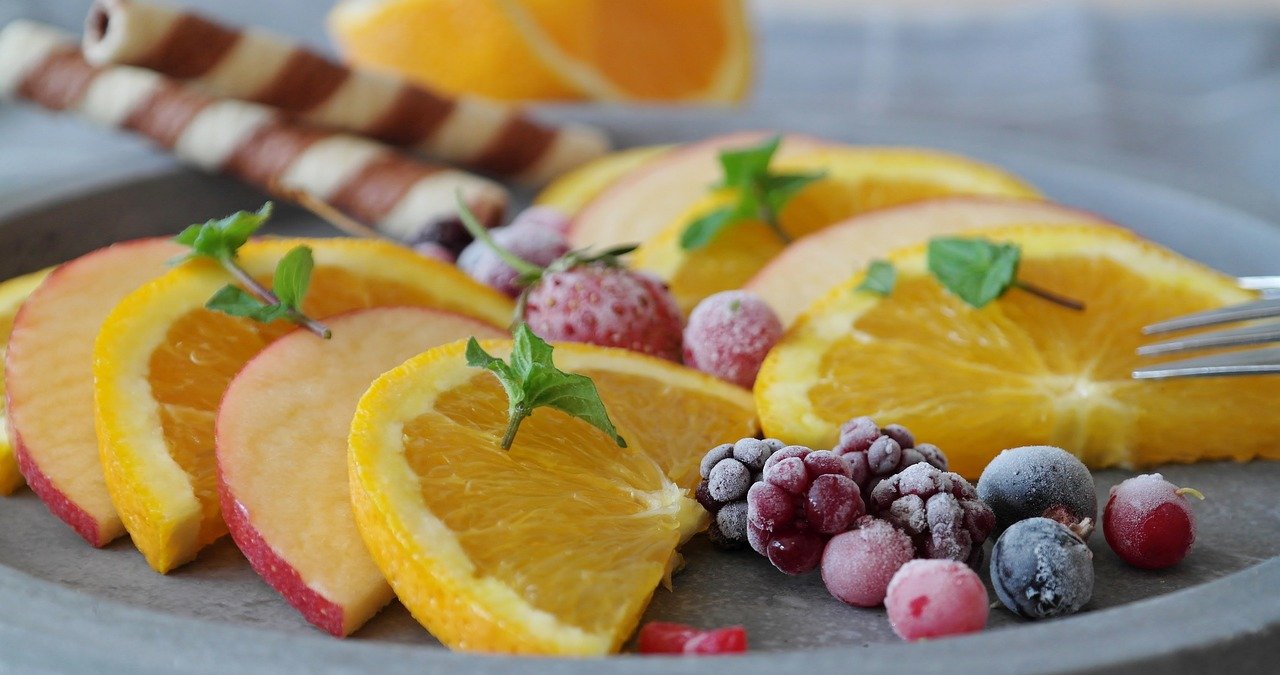 The Sneaky Snack Theft (image credits: pixabay)
