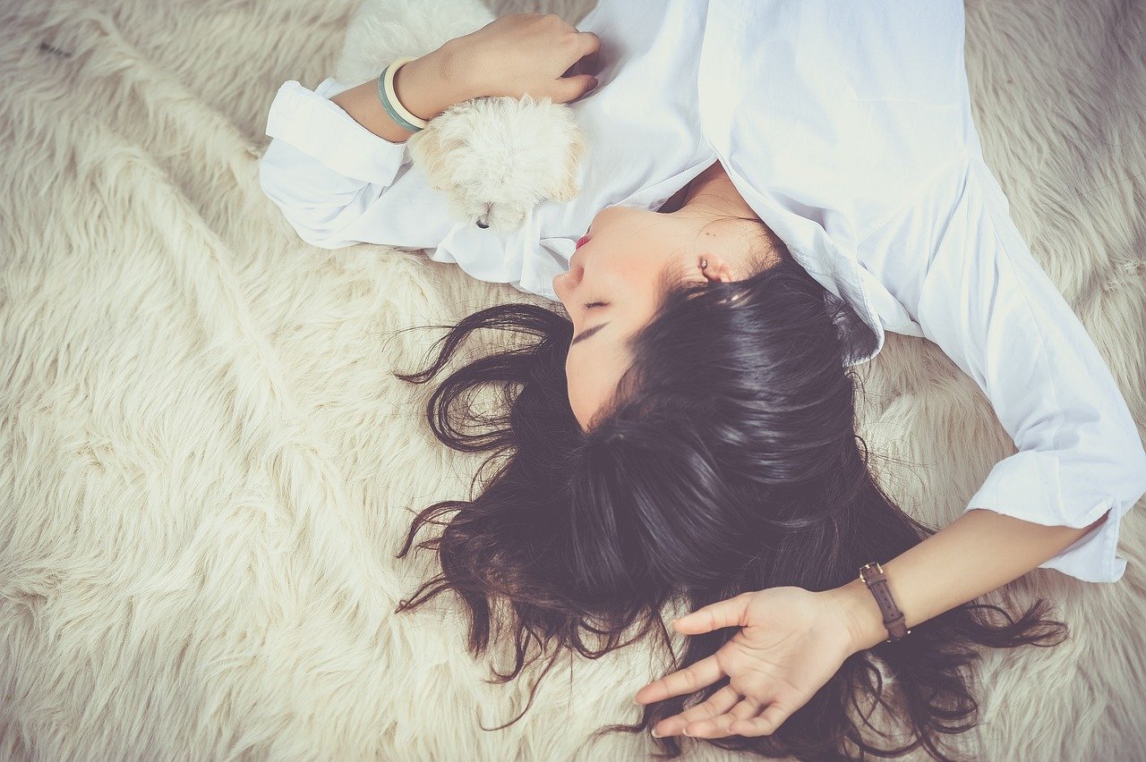 Your Cat Sleeps Soundly in Your Presence (image credits: pixabay)