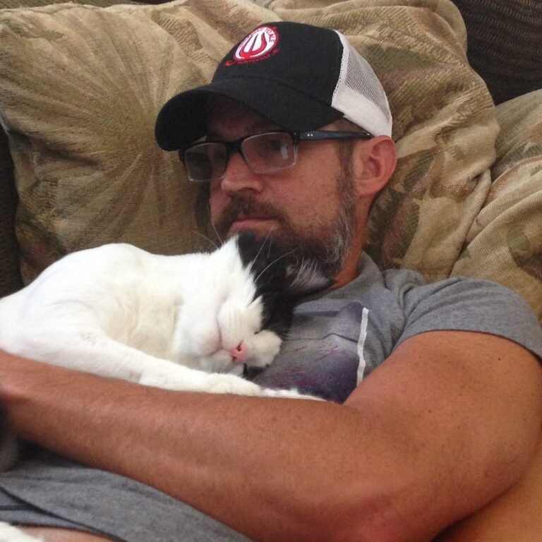 How Your Cat Says Good Bye When They Know Their End is Near