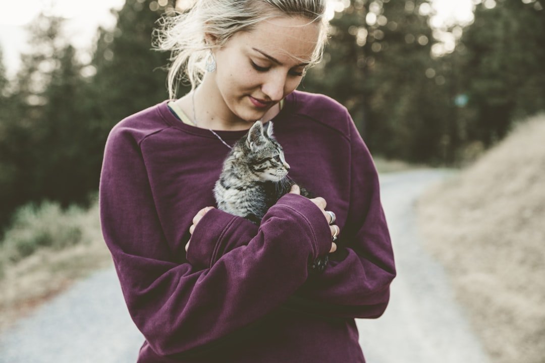 Which Zodiac Signs Bond Best With One-Person Cats?