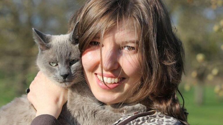 5 Cuddliest Cat Breeds for Your Lap (And 5 That Offer More Subtle Affection)