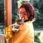 Vet Explains the Unexpected Ways Cats Show Love—Just Like Dogs Do