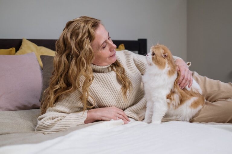 25 Slightly Crazy Things Every Cat Owner Does That They Would Never Admit Out Loud