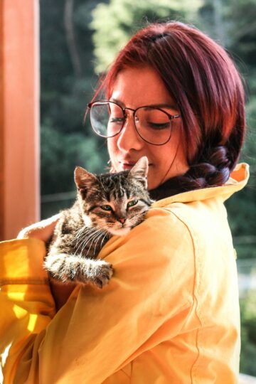 10 Little Things Cats Notice About Their Favorite Human That Other People in the House May Miss